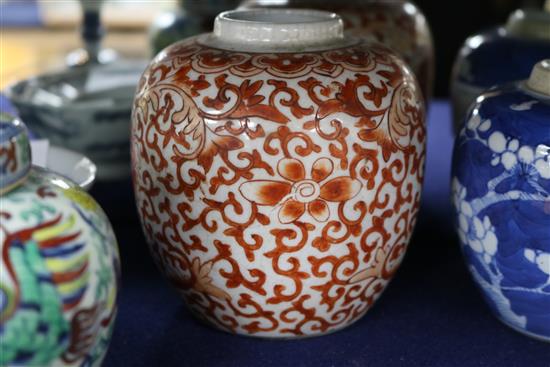 An 18th century miniature Chinese vase and some later ceramics (7)